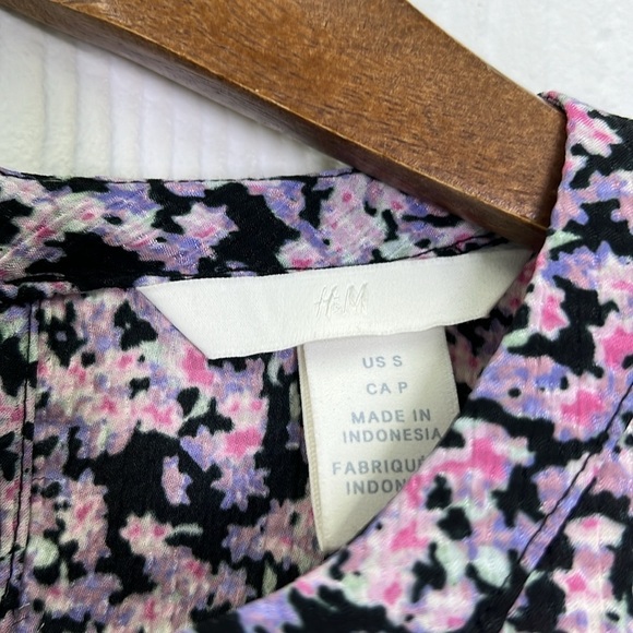 H&M - Black And Purple Floral Puff Ling Sleeve 2 Button Closure Blouse Small - Picture 11 of 14